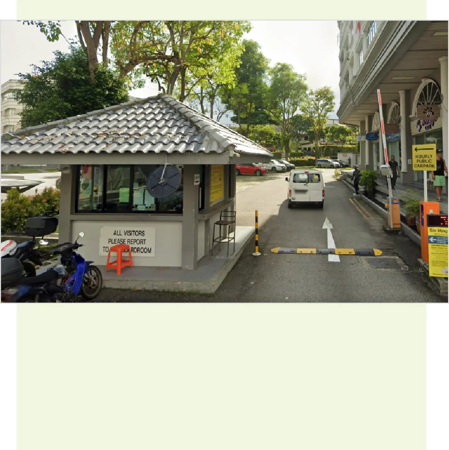 img-Go straight and proceed into the
parking compound