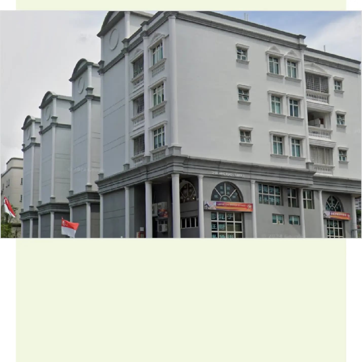 img-Go straight and proceed into the
parking compound